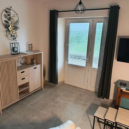 Maison A La Campagne Avec Terrasse, Animaux Acceptes - Fr-1-616-467 * Génis