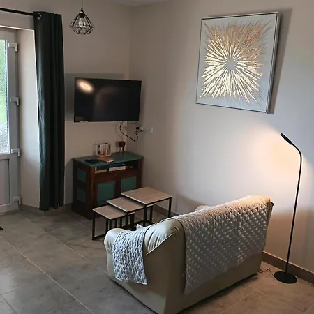 Maison A La Campagne Avec Terrasse, Animaux Acceptes - Fr-1-616-467